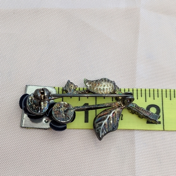 Vintage Rhinestone black enamel flower brooch - Picture 3 of 3